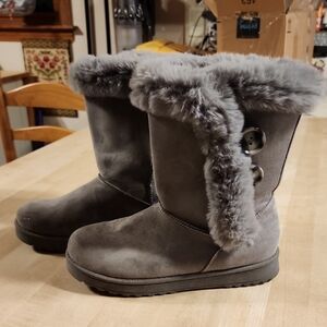 Gray Faux Fur Button Boots size 8 SO brand